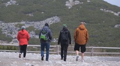 Uprostred snehovej búrky v krátkych nohaviciach. Májové počasie v Tatrách turistov zaskočilo