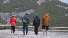 Uprostred snehovej búrky v krátkych nohaviciach. Májové počasie v Tatrách turistov zaskočilo
