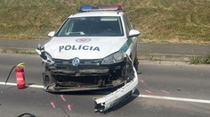 Vážna nehoda vo Vranove nad Topľou. Čelne sa zrazili dve vozidlá, jedno z nich patrí policajtom