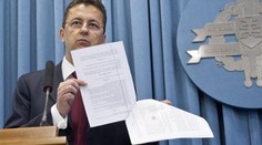 Minister nakúpil pušky. Ženú ho pred výbor