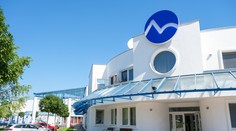 Nesystémový a diskriminačný. Súkromní vysielatelia upozorňujú na absurdnosť osobitného odvodu. Ide o ďalší pokus poškodiť časť médií