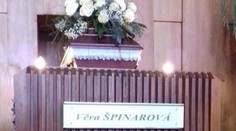 Na pohreb speváčky Věry Špinarovej prišli tisíce jej fanúšikov