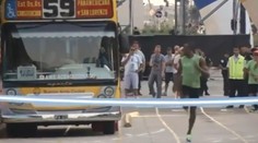 Bolt vs. autobus. Kto je rýchlejší?