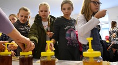 Medom v hypermarketoch sa nedá veriť. Výrobcovia spotrebiteľov často zavádzajú