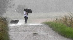 Slovensko v zajatí búrok. Pre päť okresov platí už výstraha druhého stupňa