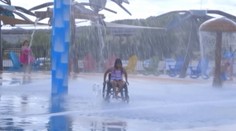 Otec dal svojej dcére darček, ktorý robí radosť aj cudzím deťom. Stál ho milióny