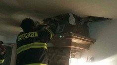 Rušná noc piešťanských hasičov. Zasahovali pri požiari krbu rodinného domu