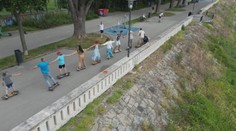 V mestách vládne nový trend. Surfskejteri sa stávajú bežnou súčasťou ulíc