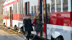 Cestovanie v režime OTP: Železnice požadujú sprievod policajta, pri MHD panovali nejasnosti