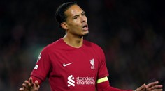 Liverpool si poistil aj druhú veľkú oporu. Po Salahovi pokračuje aj dirigent obrany a kapitán