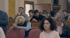 Modlia sa, hrajú človeče a myslia len na jediné. Je tu vyvrcholenie dokumentu Do neba a do pekla