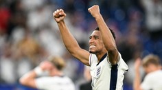 VIDEO: Bellingham vulgárne gesto obhajoval ako vtip. Škrtel: Na toto nedorástol. Už asi vie, kto sú Slováci