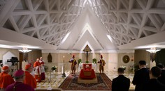 Vatikán zverejnil termíny, kedy sa veriaci budú môcť osobne rozlúčiť s pápežom Františkom