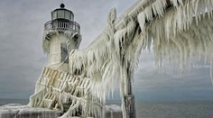 FOTOGALÉRIA: Majáky v Spojených štátoch sa zmenili na obrie cencúle