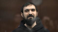 Ruský komik dostal za vtipy takmer šesť rokov väzenia. Urazil vraj veteránov aj náboženské city