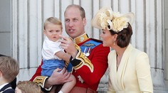Princ Louis bol hviezdou osláv. Tento detail si však všimol len málokto