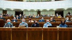 Fico hovorí o fašizme, Cigániková sľubuje bezpečnosť. Do parlamentu môže prísť šesť pozitívnych poslancov