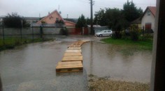 Náhla prívalová povodeň zaplavila Važec