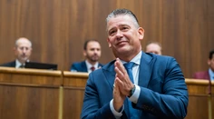 Hlasovanie o odvolávaní Mikulca presunuli. Plénum nebolo uznášaniaschopné