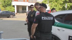 Vyhrážal sa polícii aj úradu vlády, zadržali ho vo vlaku. Sudca ho poslal do väzby