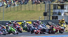 Obrovská tragédia na pretekoch superbikov. Pri hromadnej zrážke zahynuli dvaja jazdci