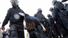 V Moskve a Petrohrade zadržala polícia rádovo stovky demonštrantov