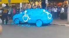 Muž drzo zaparkoval na mieste pre invalidov. Ale tá hanba potom...