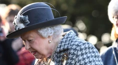 Britská kráľovná pre koronavírus opúšťa Londýn. Zrušila všetky spoločenské podujatia