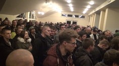 Mala to byť malá prednáška. Na obecnom úrade sa zrazu zhromaždili kotlebovci