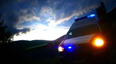 Dievča odpadlo na jarmoku, ľudia si šepkali, že ju videli s fľašou vodky. V skutočnosti mu prestalo biť srdce
