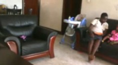 Brutálne video. To, čo urobila opatrovateľka dievčatku, je príšerné