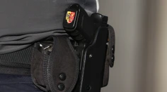 Vodič (87) si zrejme zmýlil plyn s brzdou. Výsledkom je jeden mŕtvy a tri zranené deti