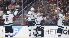 VIDEO: Utah oslavoval historicky prvú výhru v play-off. Boston vyhnal brankára a vyrovnal sériu