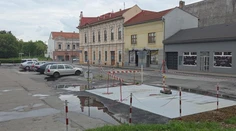 Divoká noc v Lučenci: Bitka skončila streľbou, guľka zasiahla ženu