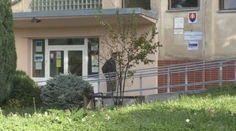 Chcel vraj vraždiť preto, aby zahnal zlé sny. Útočníkovi zo školy v Novákoch nariadili ochranné liečenie
