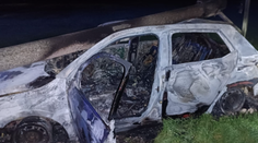 Auto neďaleko Dunajskej Stredy narazilo do elektrického stĺpa, zhorelo do tla. Vodiča (†45) našli bez známok života