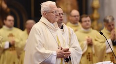 Emeritný arcibiskup Sokol nestihol zabrzdiť a narazil do auta