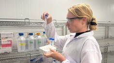 Mladá slovenská vedkyňa vynašla prášok na čistenie vody v Afrike: Zachraňuje životy a dáva ženám možnosť učiť sa