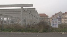 Výstavba dvoch nákupných centier na severovýchode zamrzla. V jednom z miest by sa však mohli dočkať koncom roka
