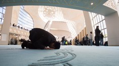 VIDEO: V Japonsku predstavili mobilnú mešitu. Naraz sa v nej môže modliť 50 ľudí