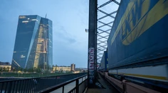 Inflácia stále rastie, ekonomika slabne, hovorí Európska centrálna banka