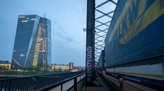 ECB: Inflácia v eurozóne sa blíži k svojmu vrcholu