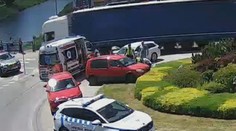 VIDEO: Vodiča v bezvedomí ľudia ignorovali, zakročila mladá žena. „Nikto nezastavil, len vytiahli telefón“ hovorí