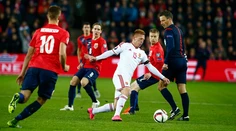 Maďari vyhrali prvý barážový zápas, rozdávalo sa hojne žltých kariet