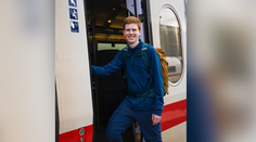 Vlaky sú jeho domovom už takmer dva roky. Mladý Nemec má svoj život zbalený v batohu