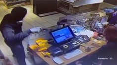 Mladíka, ktorý prepadol pumpu, chytili policajti za pár minút