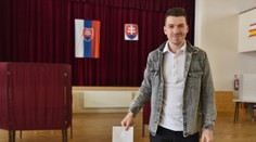 Vrátili sa na Slovensko, aby mohli voliť. Premiér sľubuje, že poslednýkrát