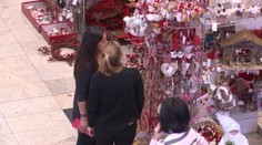 Dnes je takzvaná "Zlatá nedeľa", naše mestá ovládol nákupný ošial