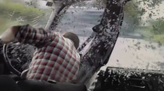 Mrazivé video: Toto sa stane, keď nedávate za volantom pozor