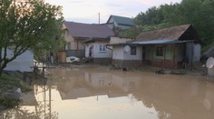 Po vode ostalo bahno a ticho. Ľudia v dedinách pri Prešove stále bojujú so škodami